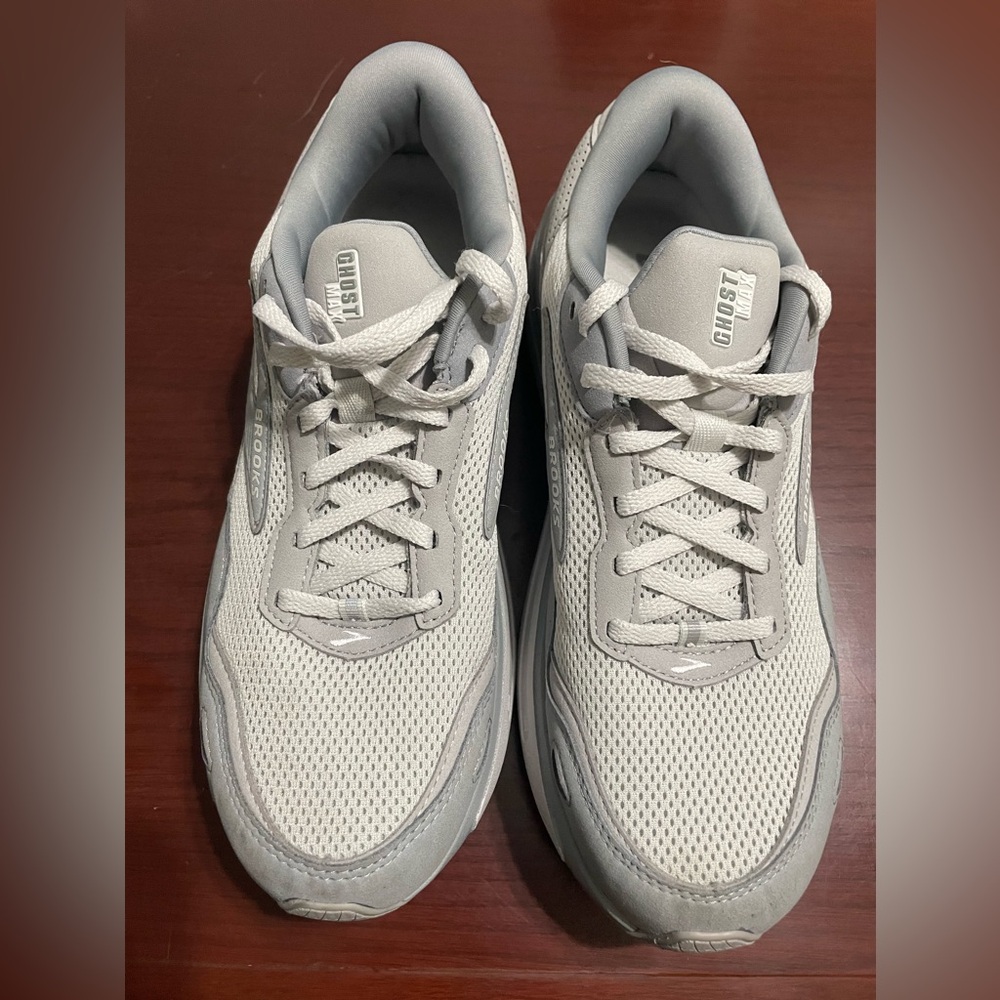 Brooks Ghost Max Men’s Size 10